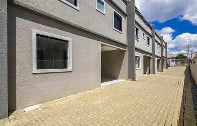 Imagem: A casa possui 2 Dormitórios, 3 Banheiros, 1 Vaga na garagem