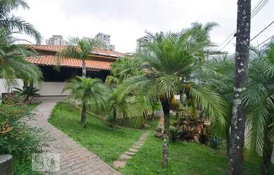 Imagem: A casa possui 5 Dormitórios, 5 Banheiros, 5 Vagas na garagem