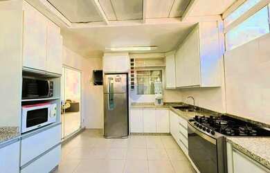 Imagem: A casa possui 3 Dormitórios, 1 Banheiro, 3 Vagas na garagem