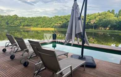 Imagem: A casa em condomínio possui 4 Dormitórios, 5 Banheiros, 4