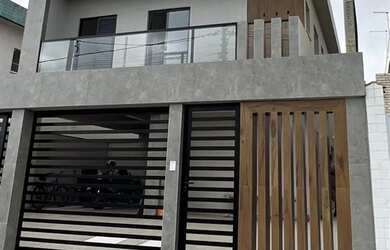 Imagem: A casa possui 1 Dormitório, 1 Banheiro, 1 Vaga na garagem e