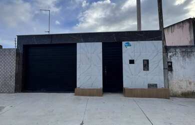 Imagem: A casa possui 2 Dormitórios, 2 Banheiros, 2 Vagas na garagem