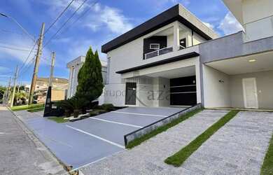 Imagem: A casa em condomínio possui 4 Dormitórios, 4 Banheiros, 4