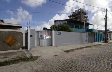 Imagem: A casa possui 5 Dormitórios, 5 Banheiros, 3 Vagas na garagem