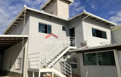 Imagem: A casa possui 3 Dormitórios, 3 Banheiros, 5 Vagas na garagem