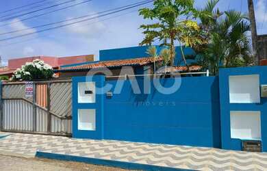 Imagem: A casa possui 3 Dormitórios, 1 Banheiro, 2 Vagas na garagem