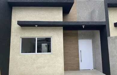 Imagem: A casa possui 3 Dormitórios, 2 Banheiros, 2 Vagas na garagem