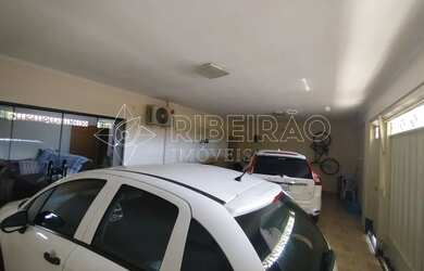 Imagem: A casa possui 3 Dormitórios, 4 Banheiros, 2 Vagas na garagem