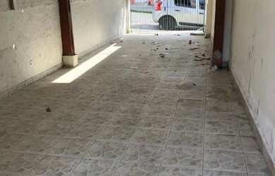 Imagem: A casa possui 2 Dormitórios, 2 Banheiros, 2 Vagas na garagem