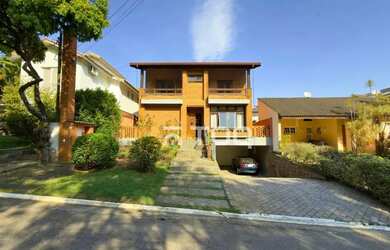 Imagem: A casa em condomínio possui 4 Dormitórios, 4 Banheiros, 4