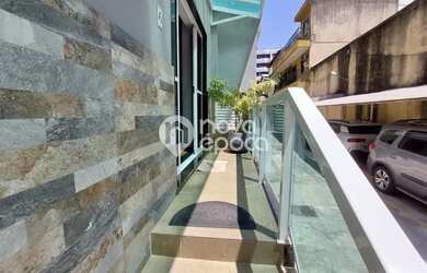 Imagem: A casa possui 3 Dormitórios, 4 Banheiros, 1 Vaga na garagem