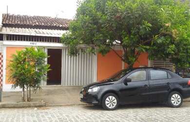 Imagem: A casa possui 2 Dormitórios, 1 Banheiro, 1 Vaga na garagem
