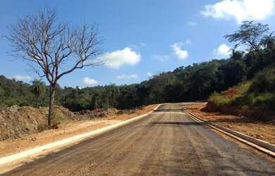 Imagem: O terreno possui 360m² de Área e está localizado em Bom
