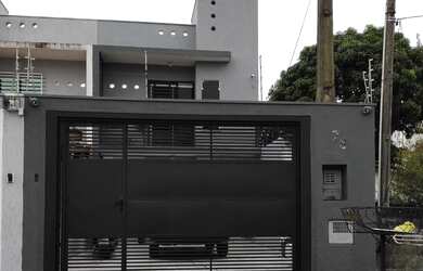 Imagem: A casa possui 3 Dormitórios, 5 Banheiros, 2 Vagas na garagem