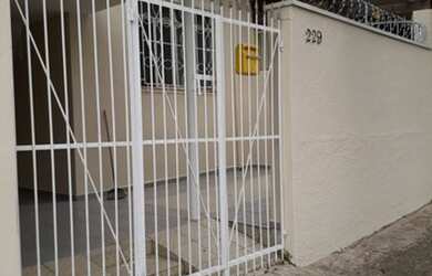 Imagem: A casa possui 2 Dormitórios, 2 Banheiros, 1 Vaga na garagem