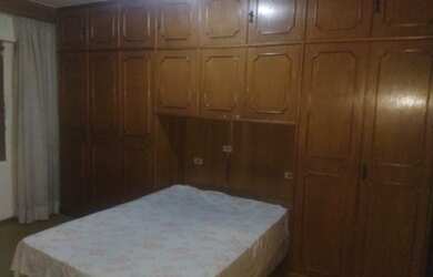 Imagem: O quarto possui Guarda roupa e está localizado em Centro, Londrina