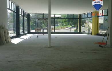 Imagem: O depósito possui 5 Vagas na garagem, 1.200m² de Área e