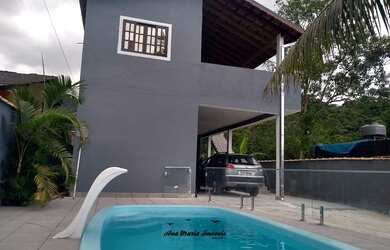 Imagem: A casa possui 4 Dormitórios, 4 Banheiros, 5 Vagas na garagem