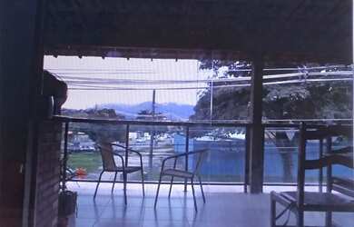 Imagem: A casa possui 3 Dormitórios, 2 Banheiros e está localizado