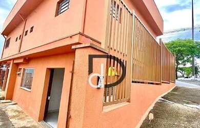 Imagem: O depósito possui 5 Vagas na garagem, 80m² de Área e está