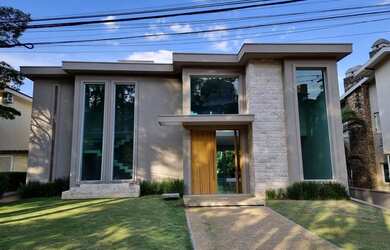 Imagem: A casa em condomínio possui 5 Dormitórios, 5 Banheiros, 4