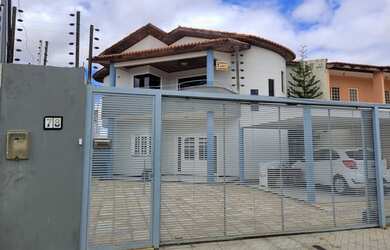 Imagem: A casa possui 5 Dormitórios, 5 Banheiros, 4 Vagas na garagem