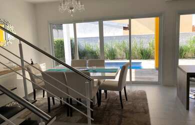 Imagem: A casa em condomínio possui 3 Dormitórios, 3 Banheiros, 5