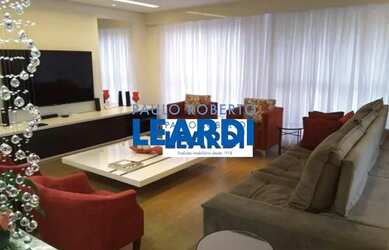 Imagem: O apartamento possui 3 Dormitórios, 5 Banheiros, 4 Vagas na