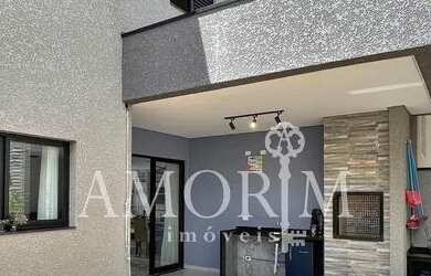 Imagem: A casa possui 3 Dormitórios, 4 Banheiros, 3 Vagas na garagem