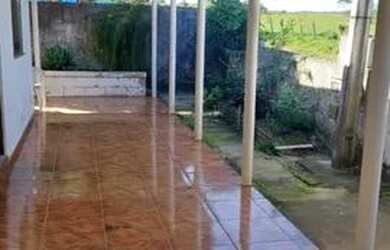 Imagem: A casa possui 2 Dormitórios, 2 Banheiros, 5 Vagas na garagem