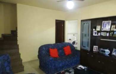 Imagem: A casa possui 2 Dormitórios, 3 Banheiros, 2 Vagas na garagem