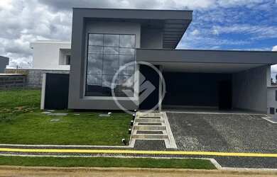 Imagem: A casa em condomínio possui 3 Dormitórios, 1 Banheiro, 3 Vagas