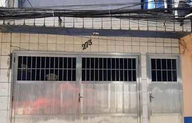 Imagem: A casa possui 3 Dormitórios, 2 Banheiros, 2 Vagas na garagem