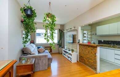 Imagem: O apartamento possui 2 Dormitórios, 1 Banheiro, 1 Vaga na garagem