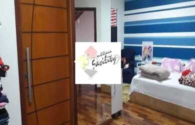 Imagem: A casa possui 3 Dormitórios, 3 Banheiros, 4 Vagas na garagem