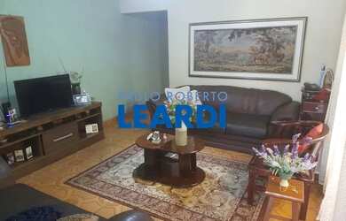 Imagem: A casa possui 3 Dormitórios, 2 Banheiros, 4 Vagas na garagem