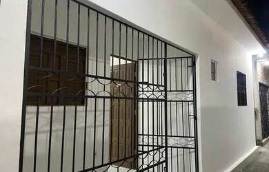 Imagem: A casa possui 2 Dormitórios, 2 Banheiros, 1 Vaga na garagem