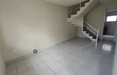 Imagem: A casa possui 3 Dormitórios, 3 Banheiros, 1 Vaga na garagem