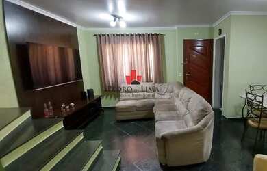 Imagem: A casa possui 3 Dormitórios, 3 Banheiros, 2 Vagas na garagem