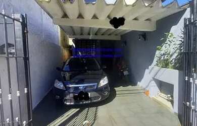 Imagem: A casa possui 2 Dormitórios, 3 Banheiros, 2 Vagas na garagem