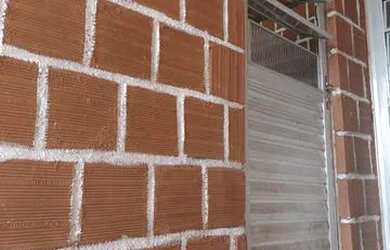 Imagem: A casa possui 1 Dormitório, 1 Banheiro e está localizado