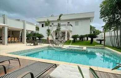 Imagem: A casa em condomínio possui 4 Dormitórios, 5 Banheiros, 4