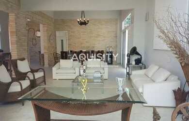 Imagem: A casa possui 5 Dormitórios, 5 Banheiros, 3 Vagas na garagem