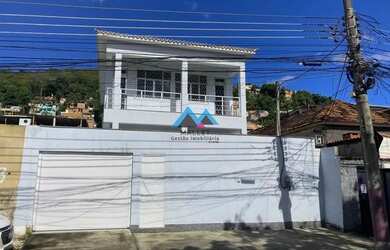 Imagem: A casa possui 4 Dormitórios, 3 Banheiros, 1 Vaga na garagem