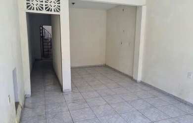 Imagem: A casa possui 2 Dormitórios, 2 Banheiros, 1 Vaga na garagem