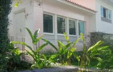 Imagem: A casa possui 5 Dormitórios, 2 Banheiros, 5 Vagas na garagem