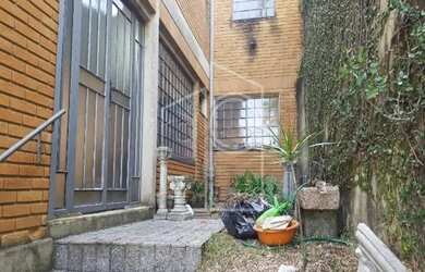 Imagem: A casa possui 3 Dormitórios, 3 Banheiros, 2 Vagas na garagem