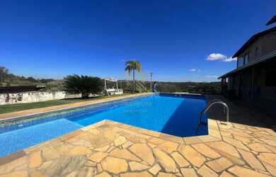 Imagem: A casa em condomínio possui 5 Dormitórios, 4 Banheiros, 2