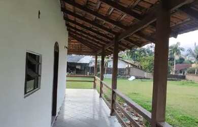 Imagem: A casa possui 2 Dormitórios, 1 Banheiro e 100m² de Área e