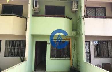 Imagem: A casa possui 2 Dormitórios, 2 Banheiros, 2 Vagas na garagem